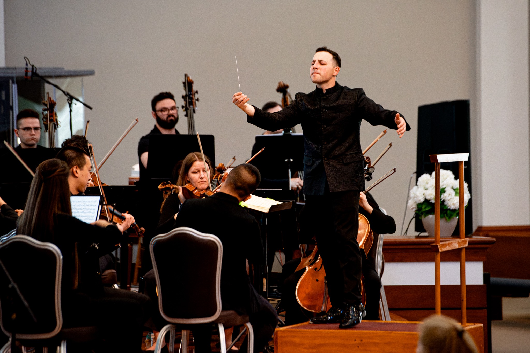 Derek Maseloff conducting the Great Falls Philharmonic